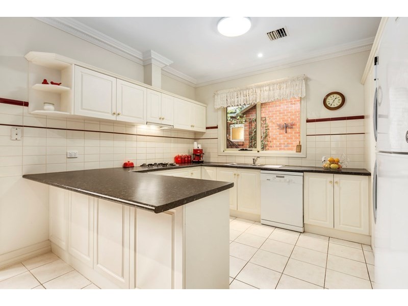 1/2 Brush Grove, Glen Waverley VIC 3150