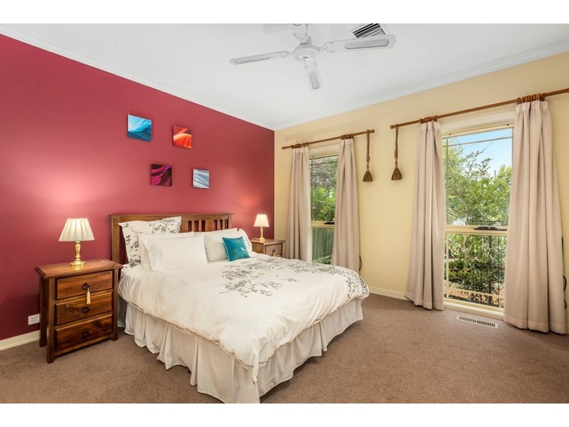 1/2 Brush Grove, Glen Waverley VIC 3150