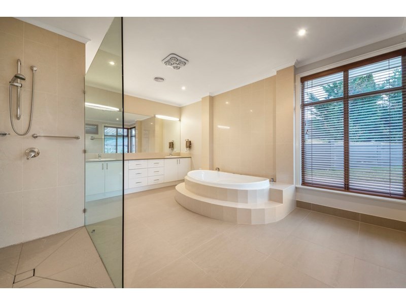 12 St Muir Drive, Warrandyte VIC 3113