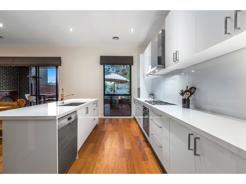 5a Colchester Drive, Doncaster East VIC 3109