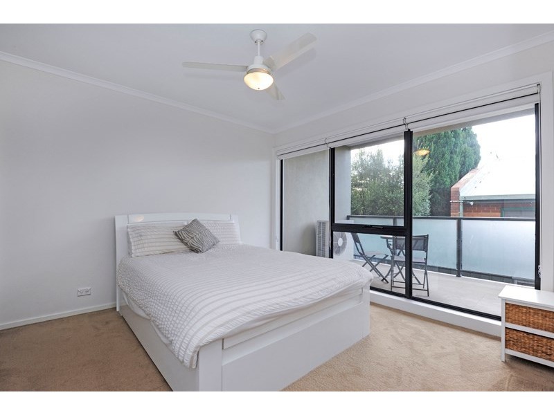 11/1042 Doncaster Road, Doncaster East VIC 3109