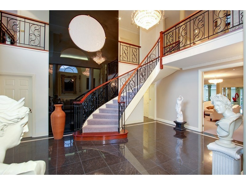 36 Sarah Crescent, Templestowe VIC 3106