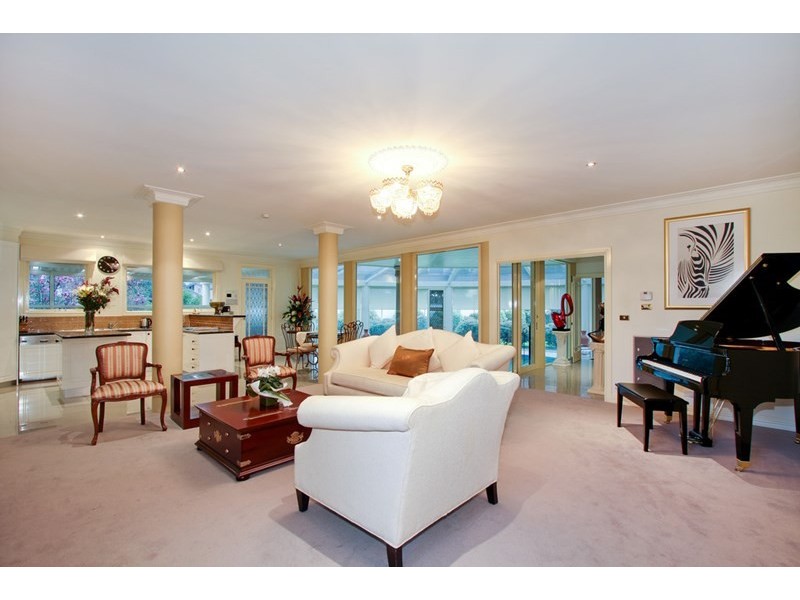 36 Sarah Crescent, Templestowe VIC 3106