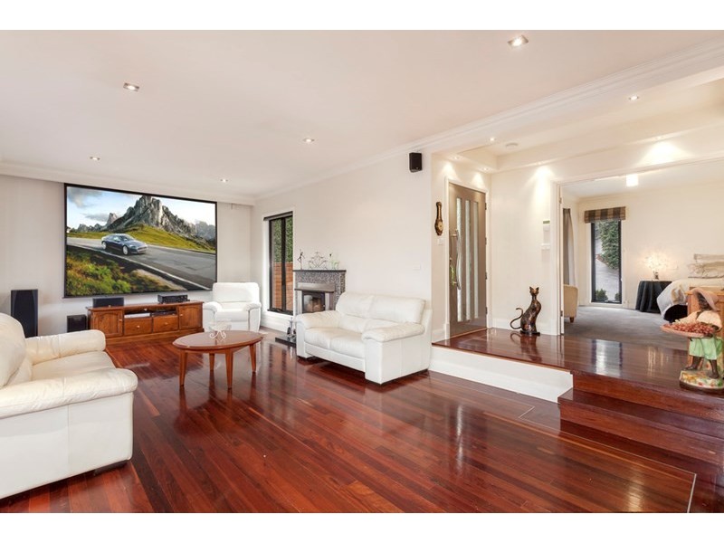 2/8 Koolkuna Avenue, Doncaster VIC 3108