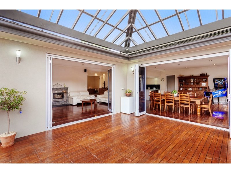 2/8 Koolkuna Avenue, Doncaster VIC 3108