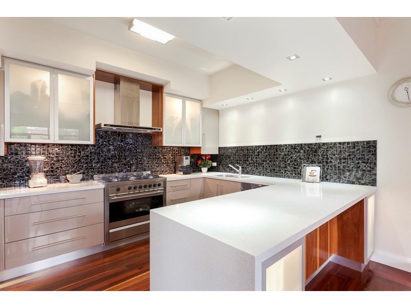 2/8 Koolkuna Avenue, Doncaster VIC 3108