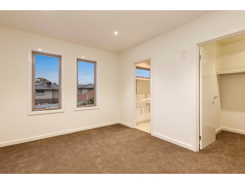 2/34 Beverley Street, Doncaster East VIC 3109