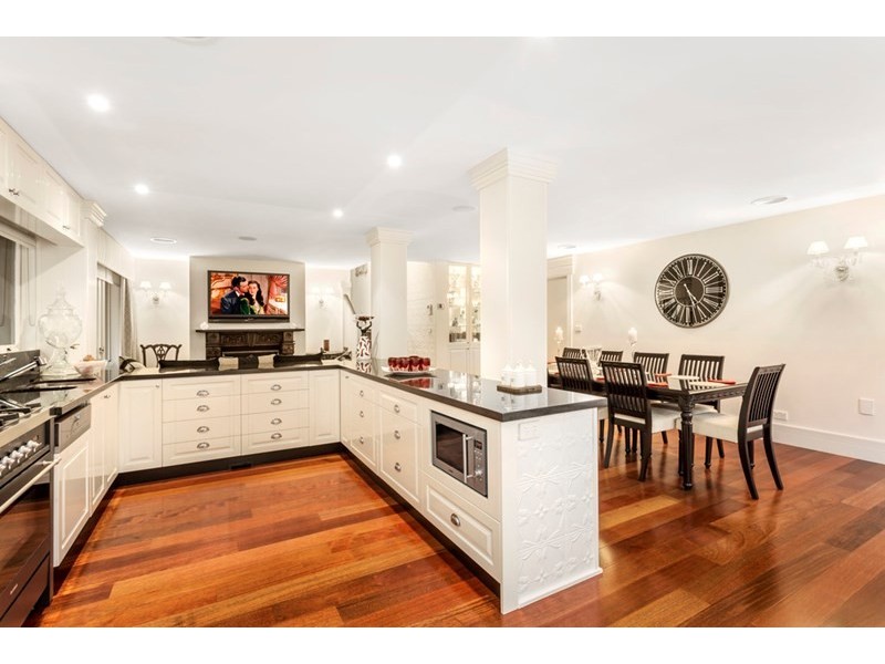 22 Long Valley Way, Doncaster East VIC 3109