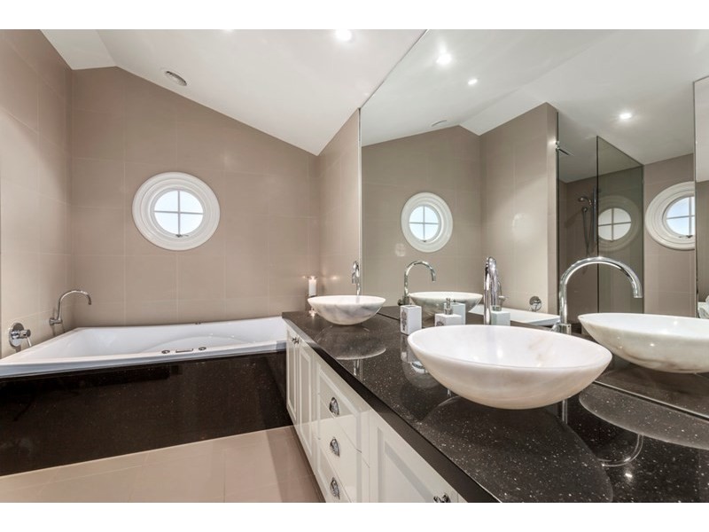 22 Long Valley Way, Doncaster East VIC 3109