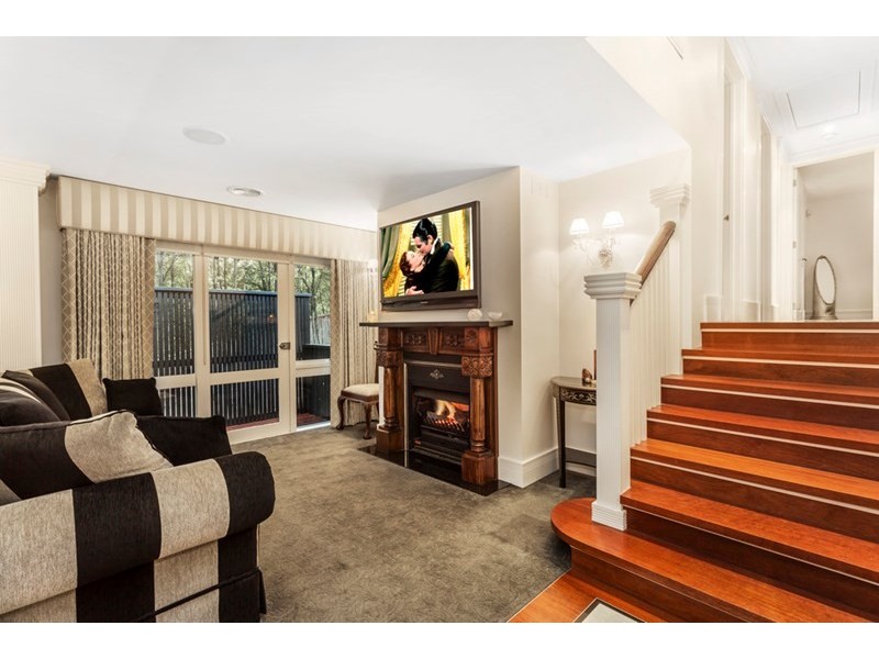 22 Long Valley Way, Doncaster East VIC 3109