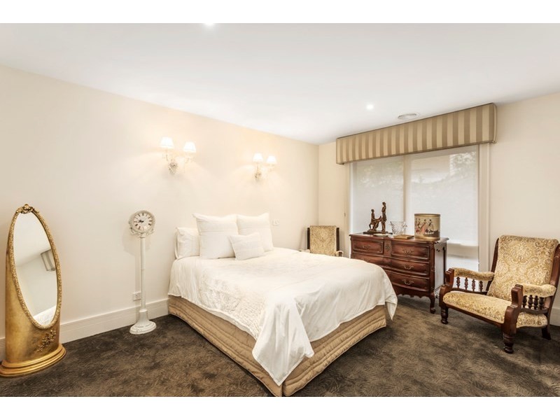 22 Long Valley Way, Doncaster East VIC 3109