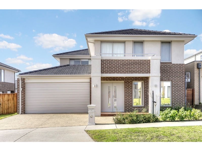17 Grove Way, Wantirna South VIC 3152