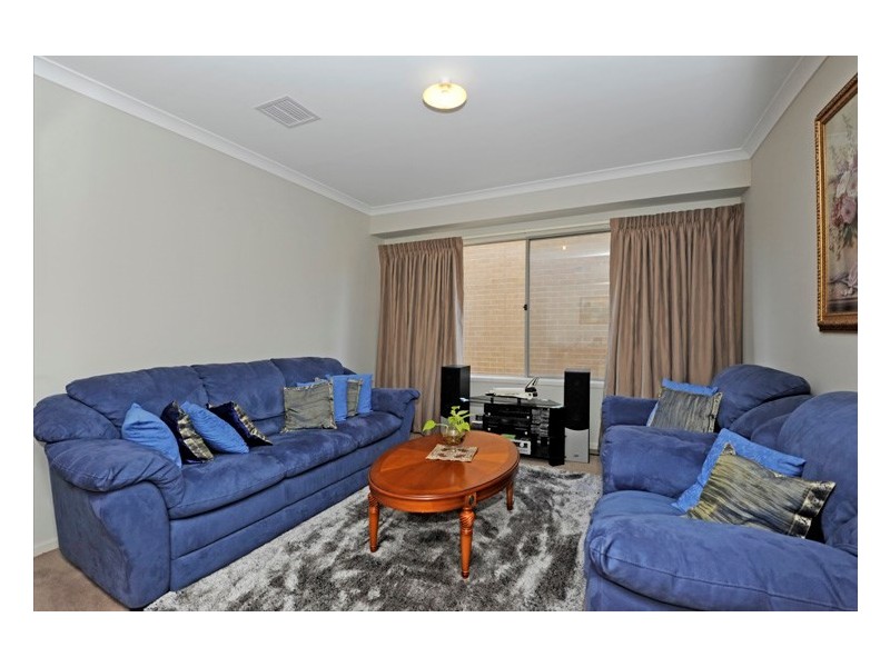 17 Grove Way, Wantirna South VIC 3152