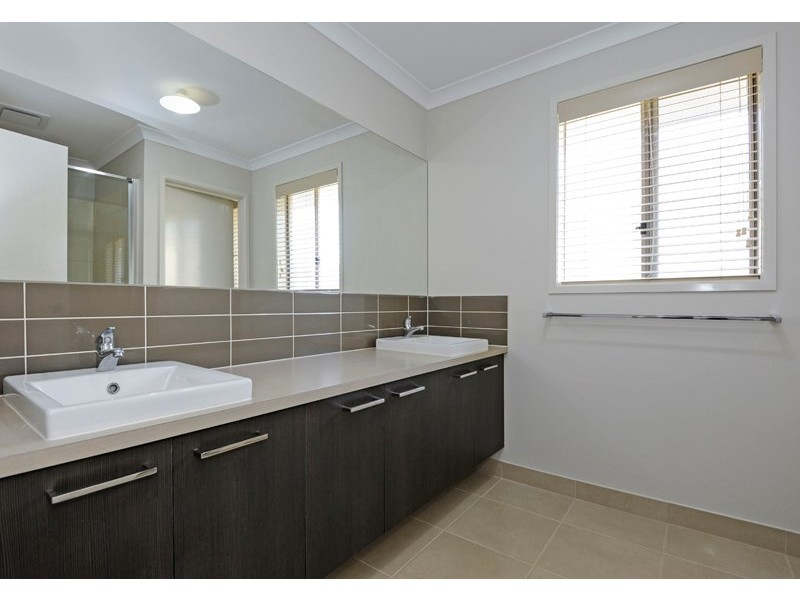 17 Grove Way, Wantirna South VIC 3152