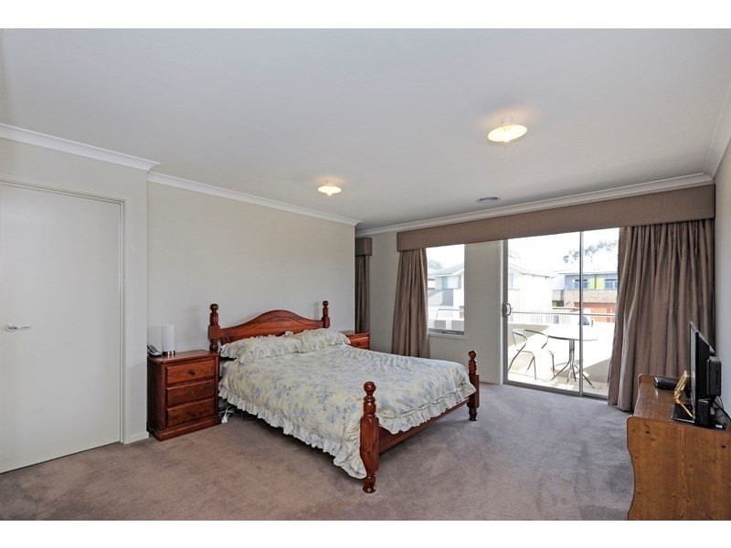 17 Grove Way, Wantirna South VIC 3152