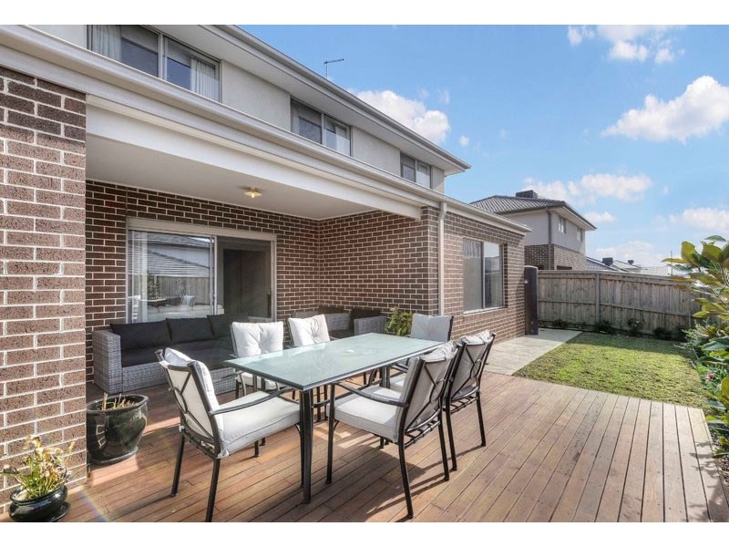 17 Grove Way, Wantirna South VIC 3152