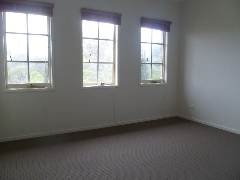 1/207 Reynolds Road, Doncaster East VIC 3109