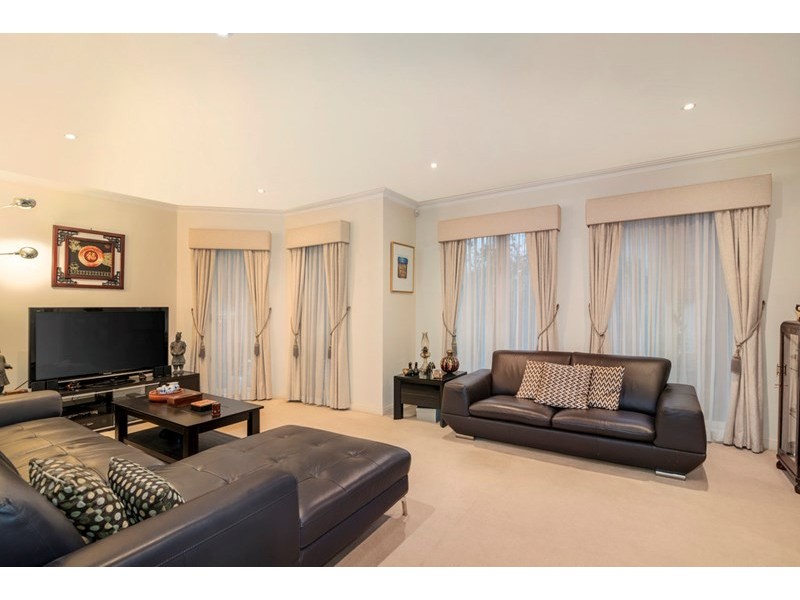 2/42 Clay Drive, Doncaster VIC 3108