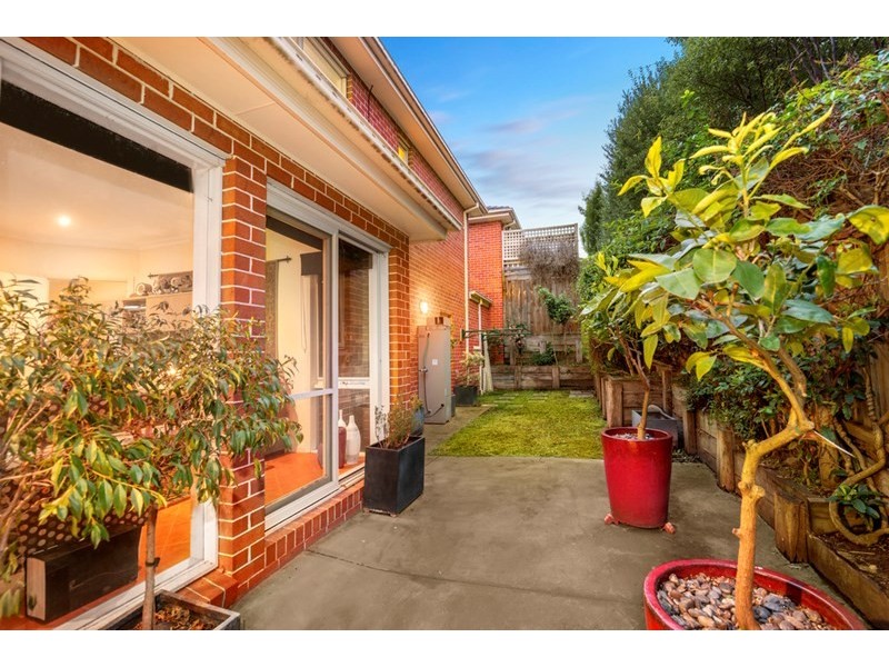 2/42 Clay Drive, Doncaster VIC 3108