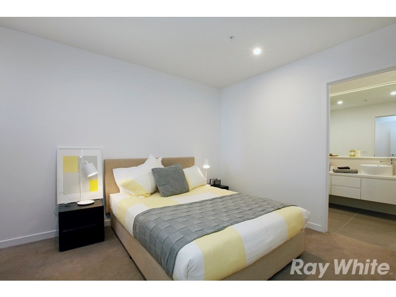 205/5 Sovereign Point Court, Doncaster VIC 3108