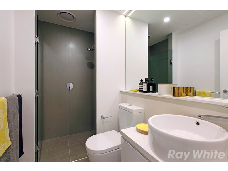 205/5 Sovereign Point Court, Doncaster VIC 3108