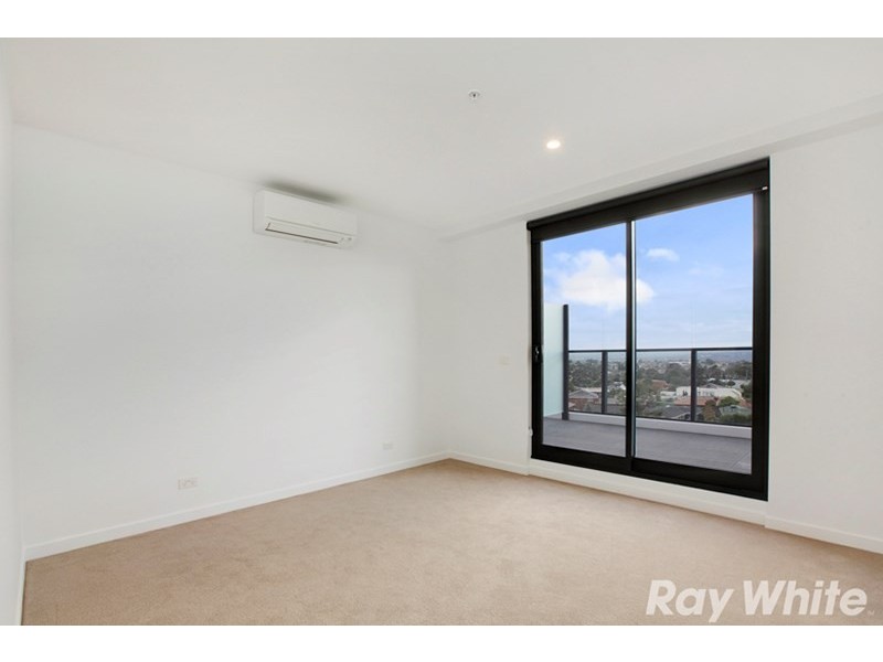 702/5 Sovereign Point Court, Doncaster VIC 3108