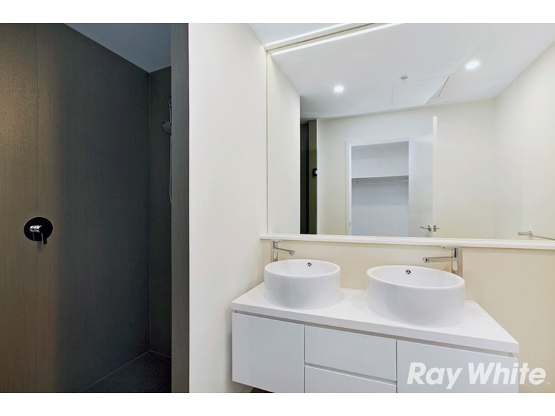 702/5 Sovereign Point Court, Doncaster VIC 3108