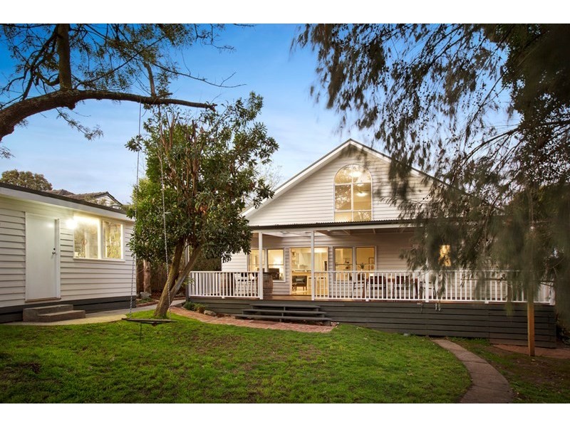 8 Strathallyn Road, Ringwood VIC 3134