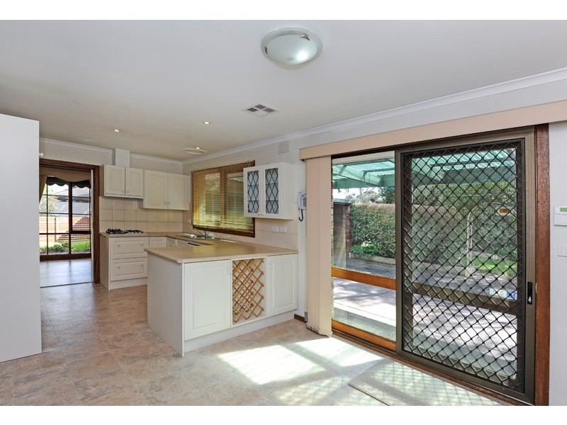 27 Mowbray Drive, Wantirna South VIC 3152