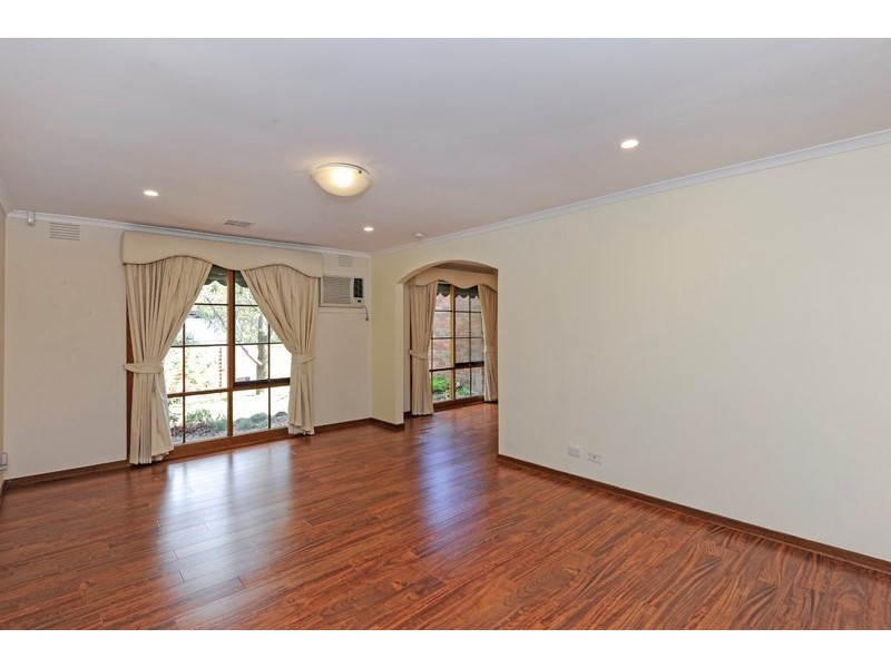 27 Mowbray Drive, Wantirna South VIC 3152