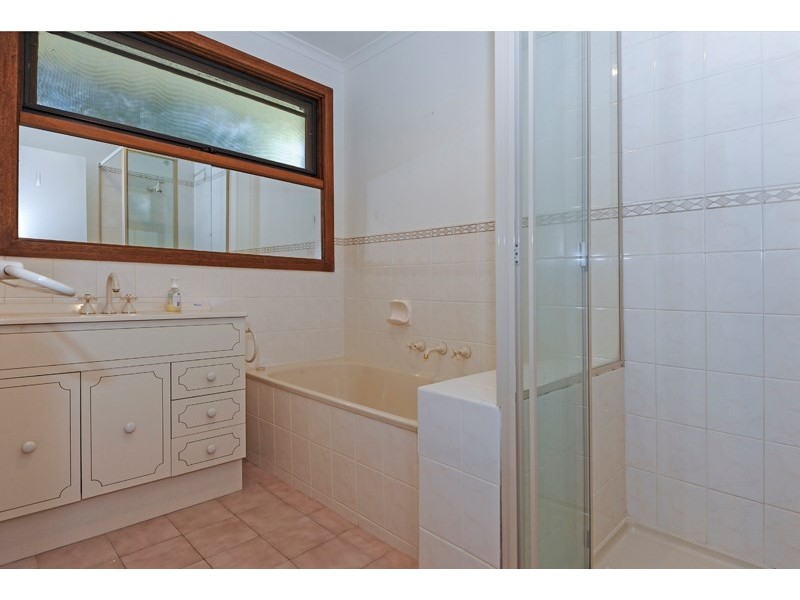 27 Mowbray Drive, Wantirna South VIC 3152