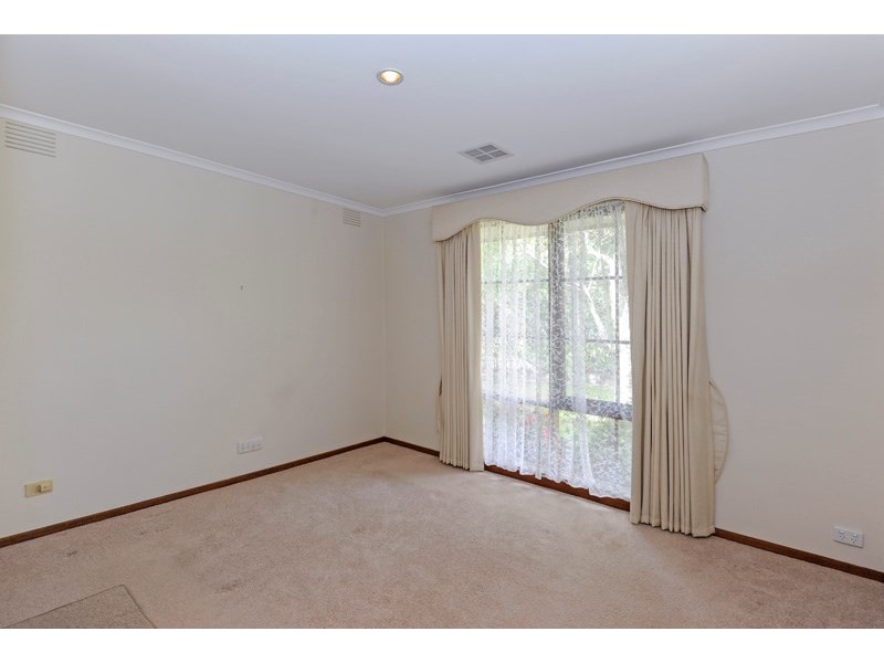 27 Mowbray Drive, Wantirna South VIC 3152