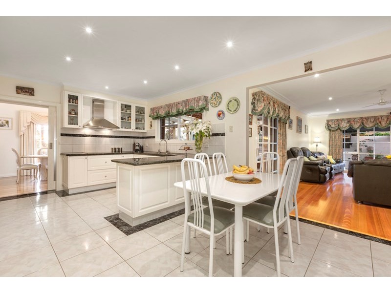 14 Beresford Close, Doncaster East VIC 3109