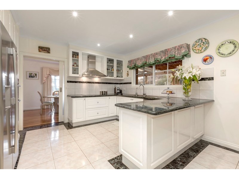 14 Beresford Close, Doncaster East VIC 3109