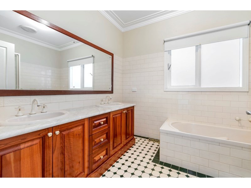 30 Lyell Parade, Greensborough VIC 3088