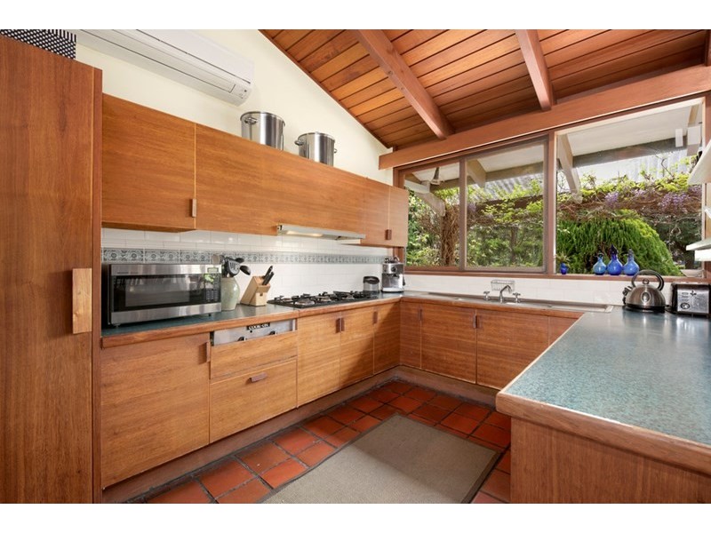 33 Sinclair Avenue, Templestowe Lower VIC 3107