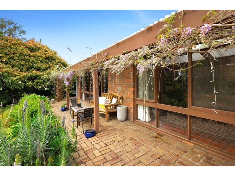 33 Sinclair Avenue, Templestowe Lower VIC 3107