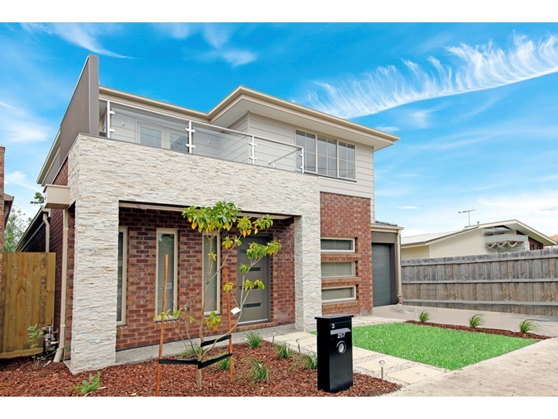 28 Dalveen Road, Ivanhoe VIC 3079