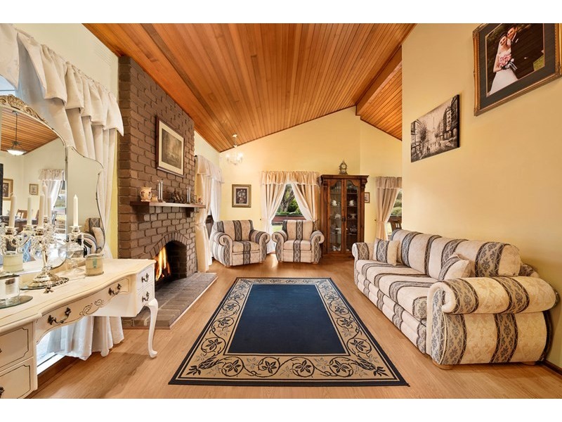 43 Hertford Road, Doncaster East VIC 3109