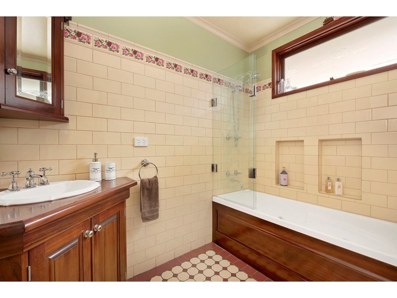 43 Hertford Road, Doncaster East VIC 3109