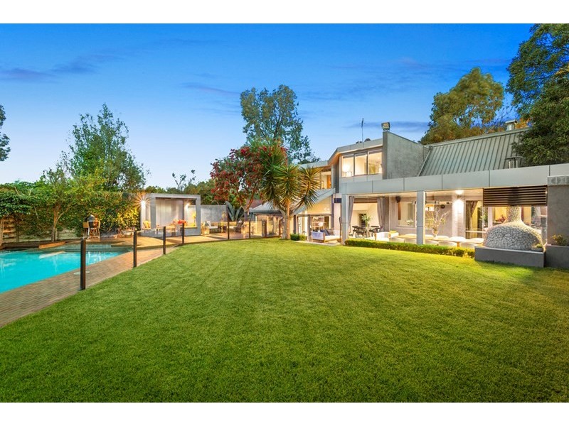 33 The Boulevarde, Doncaster VIC 3108