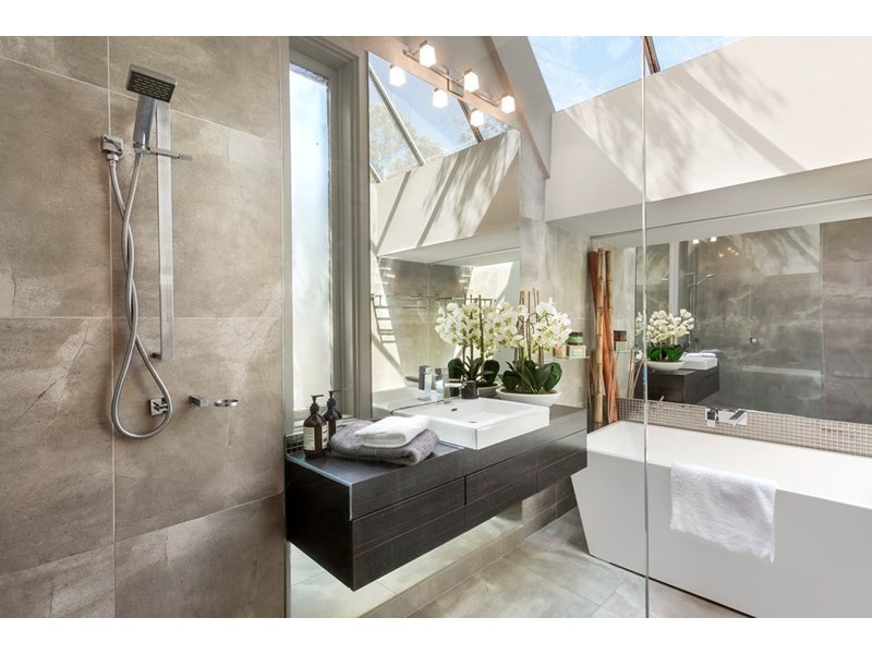 33 The Boulevarde, Doncaster VIC 3108