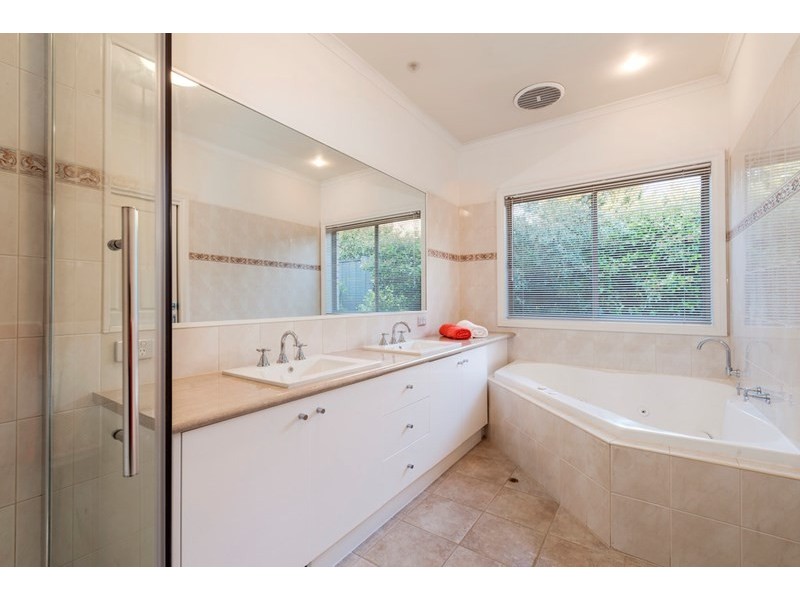 11 Macedon Court, Templestowe Lower VIC 3107