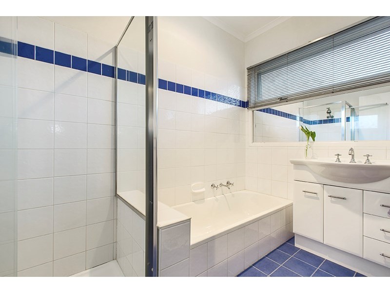 2/61 Boisdale Street, Surrey Hills VIC 3127