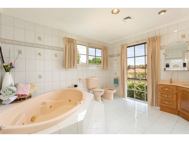 6 Cumberland Court, Doncaster East VIC 3109