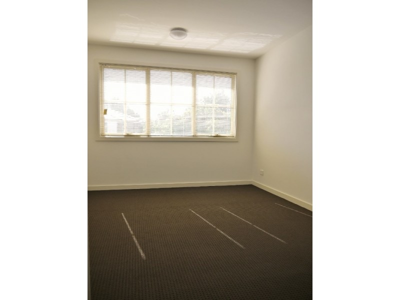 30 Dalveen Road, Ivanhoe VIC 3079