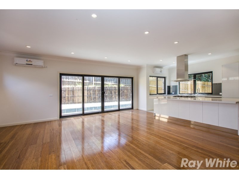 2/32 Outlook Drive, Doncaster VIC 3108