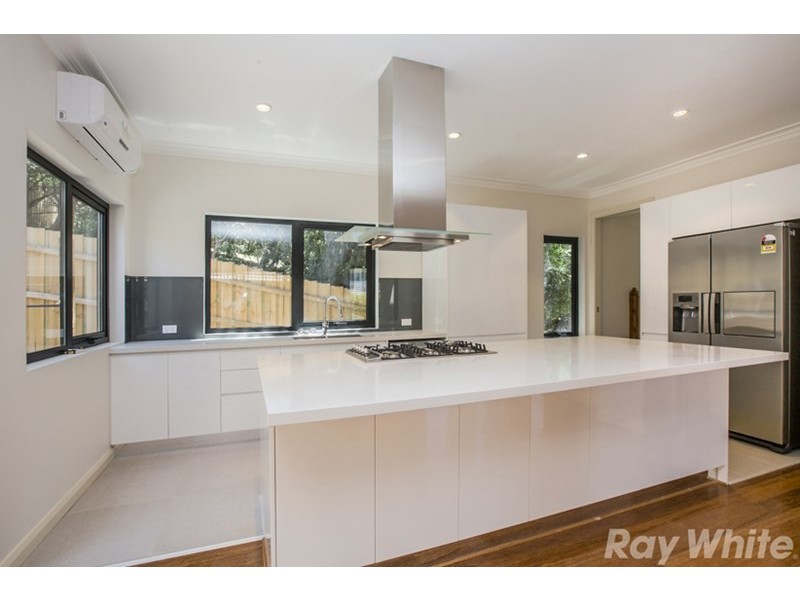 2/32 Outlook Drive, Doncaster VIC 3108