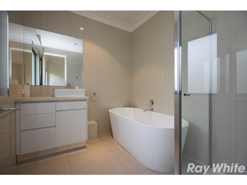 2/32 Outlook Drive, Doncaster VIC 3108