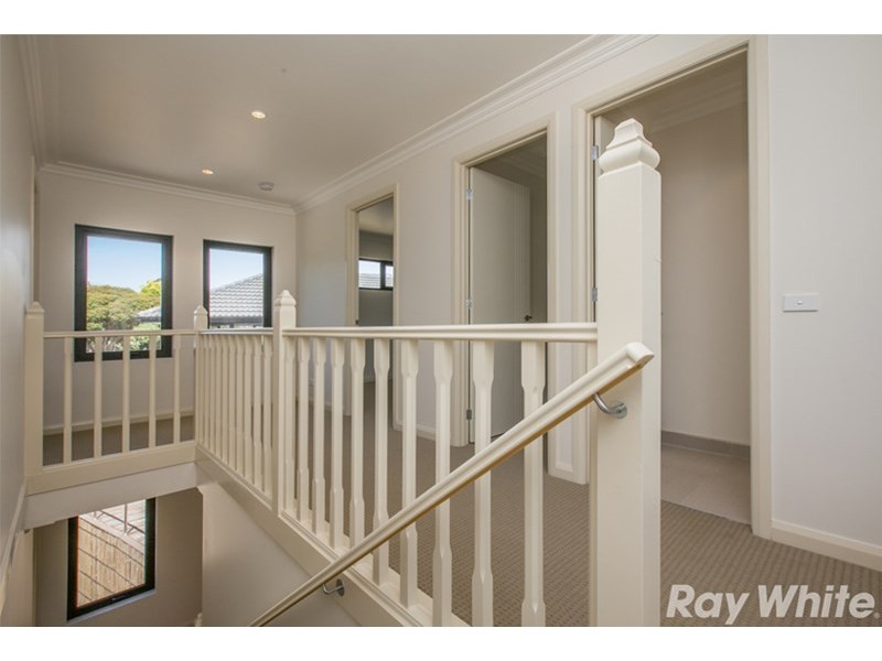 2/32 Outlook Drive, Doncaster VIC 3108